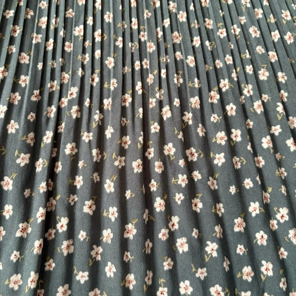 Exlura Green Floral Pleated Skirt Medium - Picture 4 of 4